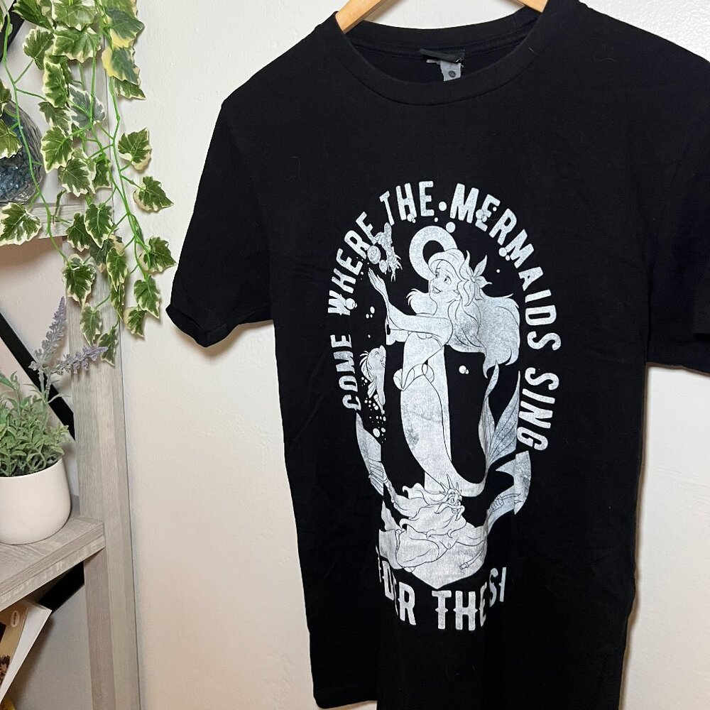 Disney The Little Mermaid Under the Sea Graphic Tee Black Size Small